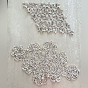 Lot of 2 VTG Hand Crocheted 22” Star 25” Floral Table Centerpiece Doily Decor